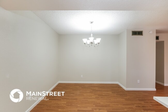 Photo - 2807 N 45th Dr