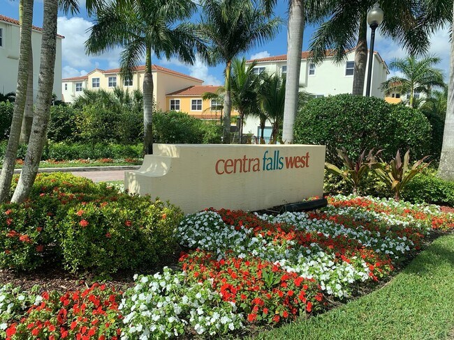 Building Photo - Beautiful 3 Bedroom Townhome in Centra Falls West