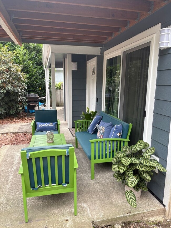 Building Photo - Downtown Renton ground floor gated condo f... Unit 1 - Burnett