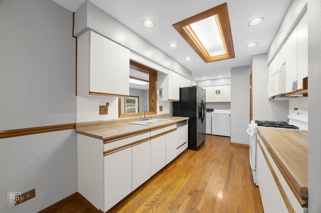 Photo - 769 Penrith Ave