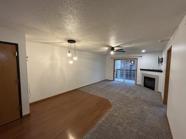 Living/Dining - 80 Cherry Ct Unit Apt 4