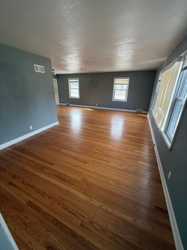 5284 N Teutonia Ave Unidad Lower
