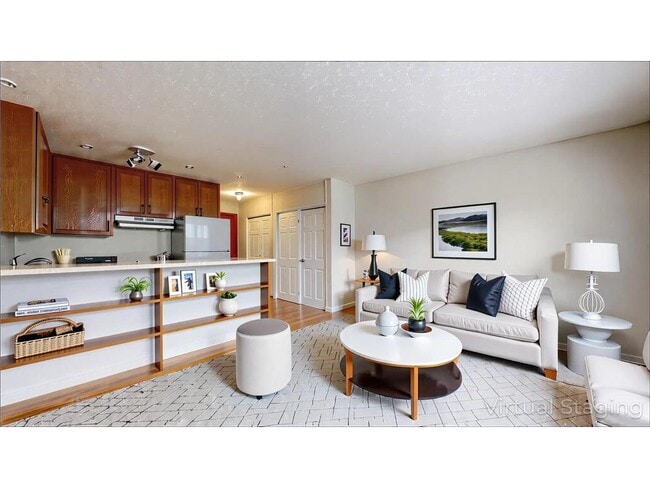 Building Photo - 2216 Pleasant Ave Unit 202