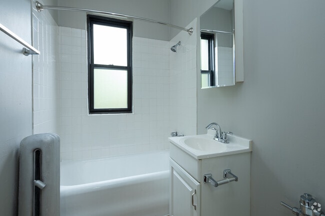 Studio - 290SF - The Victorian Apartments