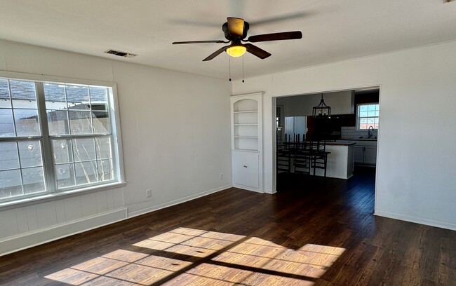 Photo - So Peaceful! Adorable Farmhouse 3/2/2 on almost 2 Acres with Bonus Room and Minutes from Buffalo ...