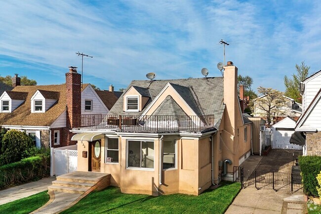 Building Photo - 73-33 188th St Rental