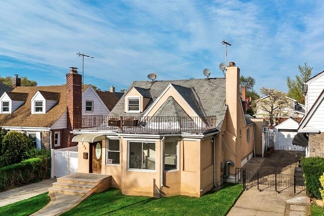 Photo - 73-33 188th St House