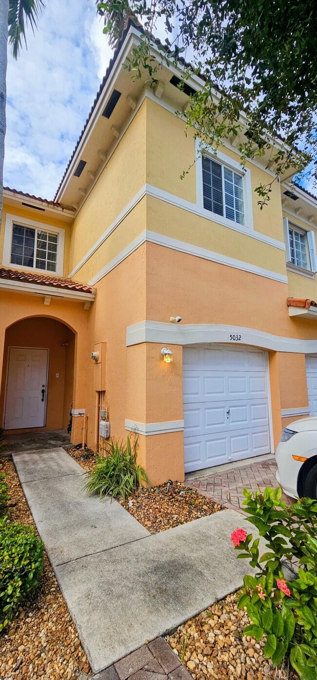 Building Photo - 5032 SE Mariner Garden Cir Rental