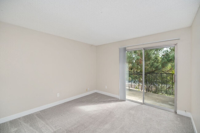 Lynwood Knolls