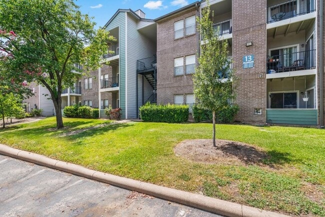 Building Photo - 12166 Metric Blvd Unit 2013 Rental
