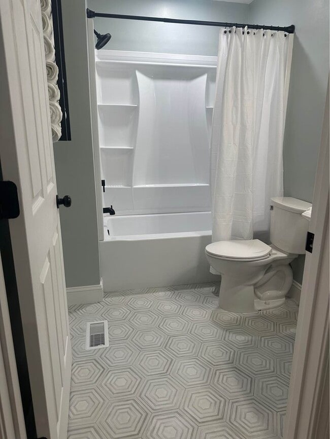 Photo - 3940 Halehaven Dr