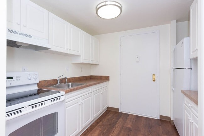 Photo - Lakewood Apartments