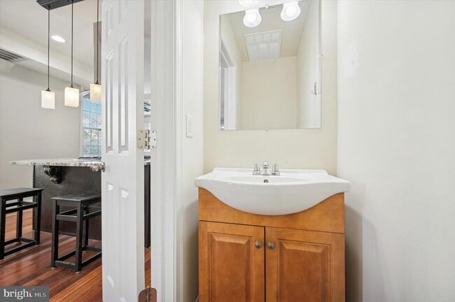 Photo - 389 Conarroe St