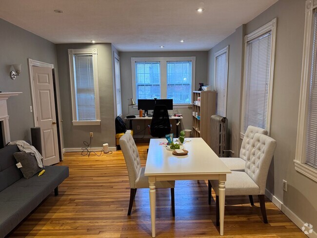 Building Photo - Bright and sunny Beacon Hill 1 bedroom! Rental