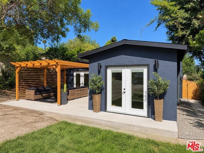 885 Montecito Dr