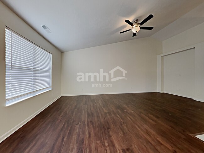 Photo - 770 Kingston Cir