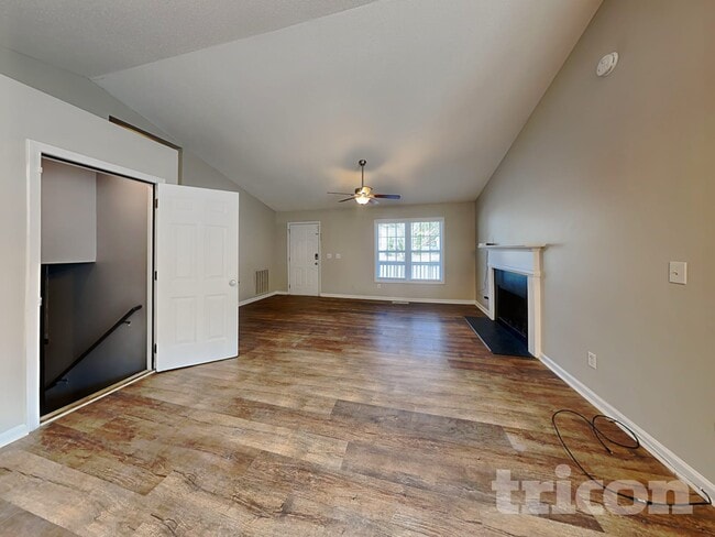 Photo - 115 Huntington Way