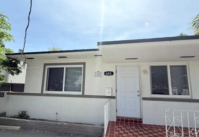 Building Photo - 600 NW 23rd Pl Unit 600 Rental