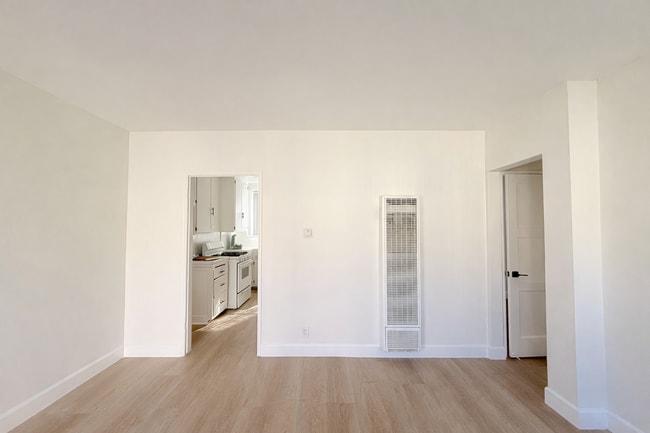 Building Photo - 3604 W 63rd St