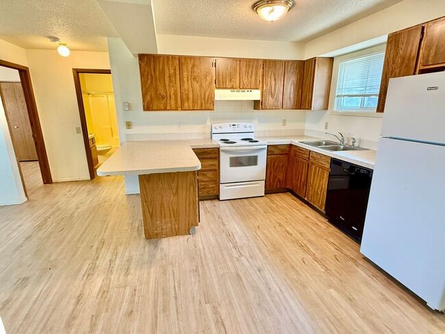 Building Photo - Cozy 2 Bed/1 Bath Apartment in North Lovel...