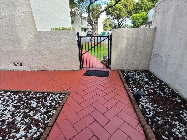 Photo - 10904 SW 72nd St