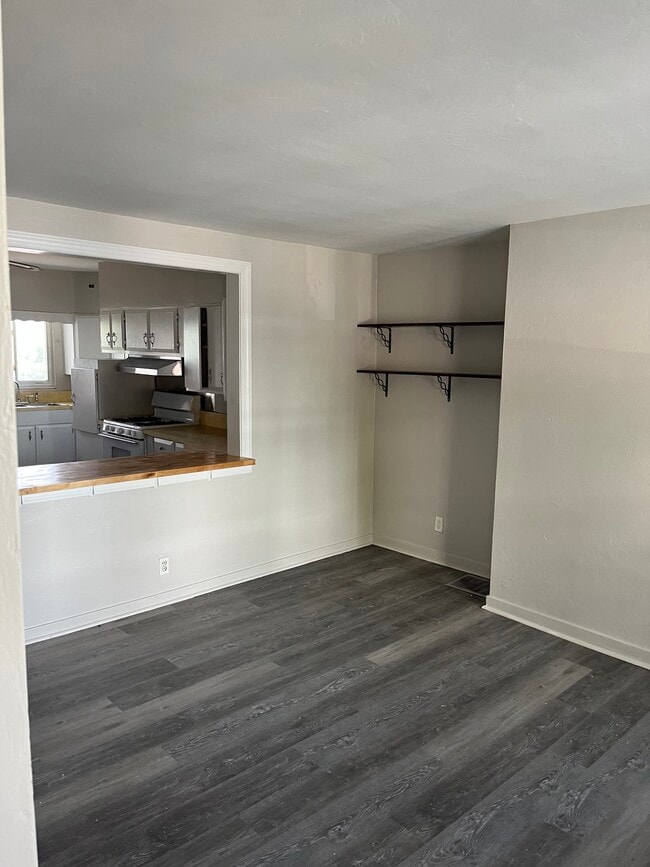 Sala de estar - 30 Yoder St