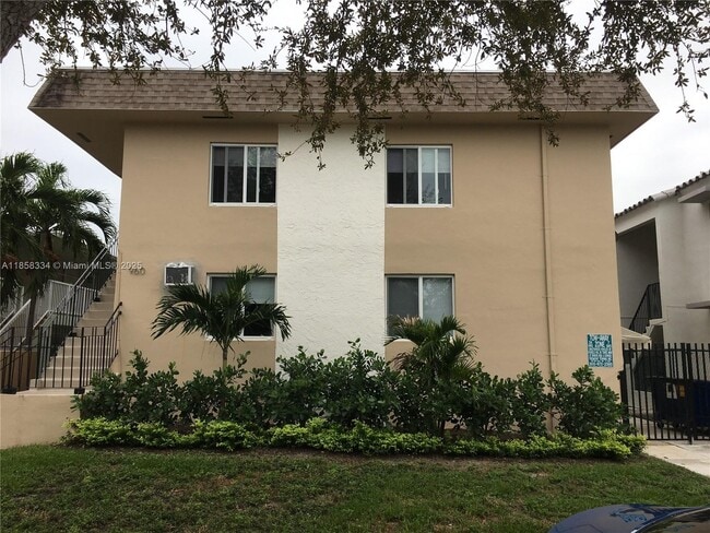 Building Photo - 960 Biarritz Dr Unit 10 Rental