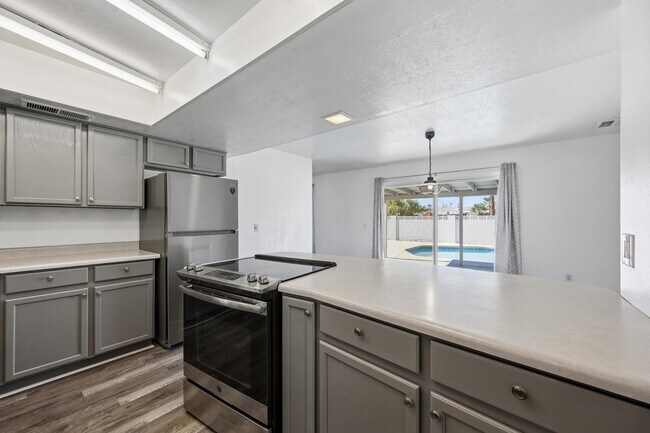 Photo - 124 E Minton Dr