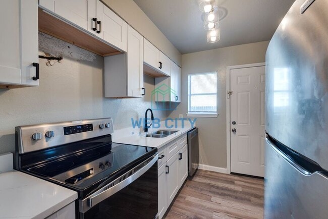 Photo - 227 SE 13th St
