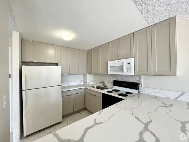 Building Photo - Kukui Plaza: Renovated 1 Bed, 1 Bath Condo... Unit APT E2407