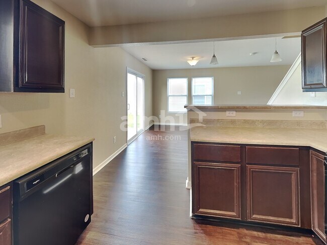 Photo - 1622 Carriage Cir