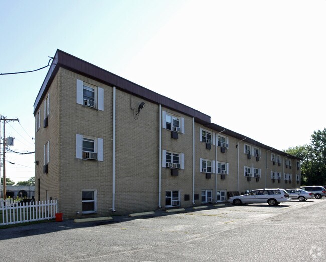 Holly House Apartments