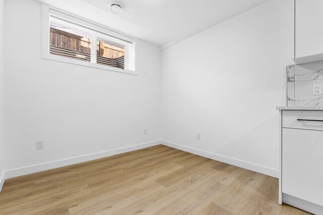 Photo - 11630-BS122 122 St NW Unit 2