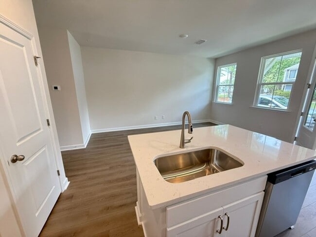 Photo - 3 Bedroom 2.5 Bathroom Townhouse in Windward Village - Summerville