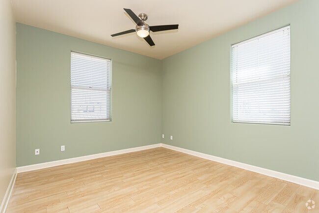 Steamer 1 BR, 1 BA - 600 SF - Centennial Place Apartments