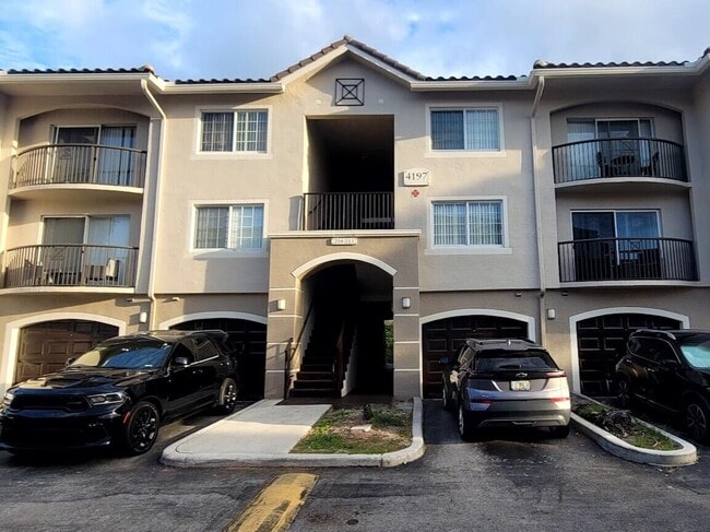 Building Photo - 4197 N Haverhill Rd Unit 212