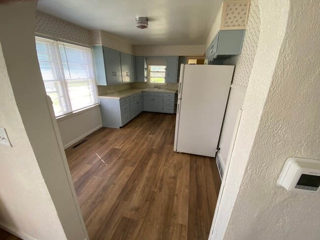 Dining & kitchen - 2920 E Ave Unidad #2