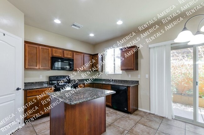 Photo - 3830 E 3rd St