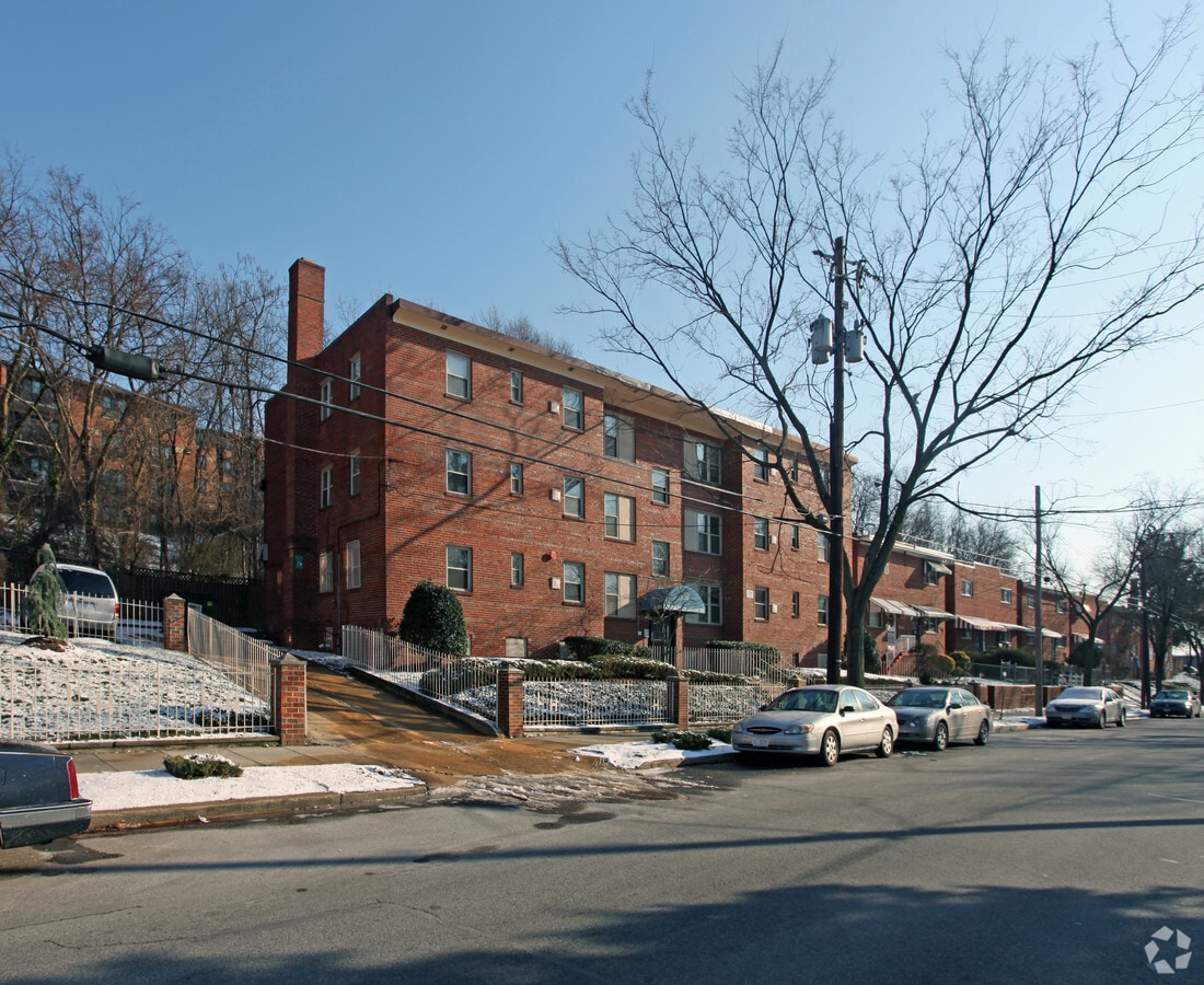 Livingston House - Livingston House