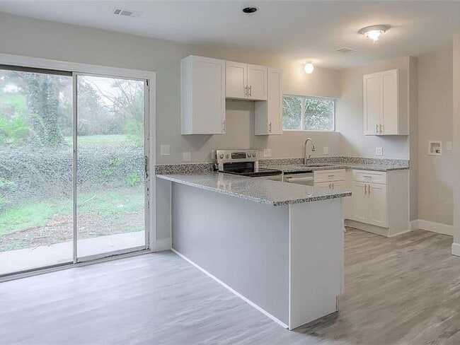 Photo - 4056 Dallas Acworth Hwy NW