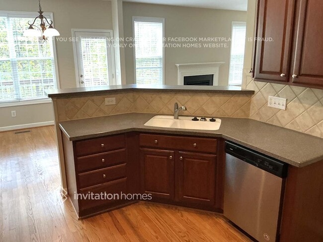 Photo - 1525 Lindenberg Square