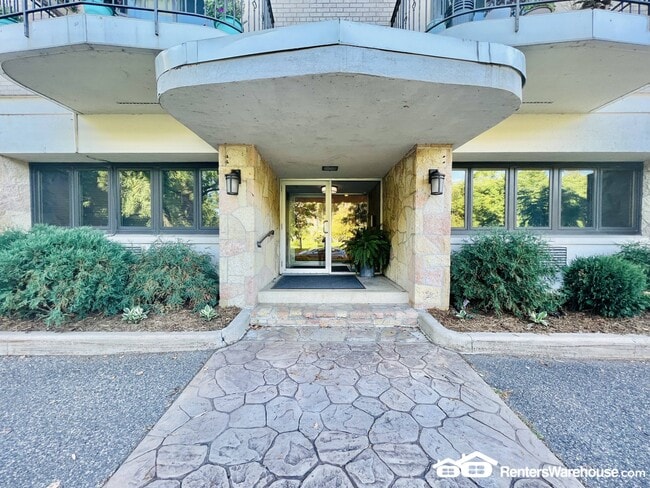 Building Photo - 2928 Dean Pkwy Rental