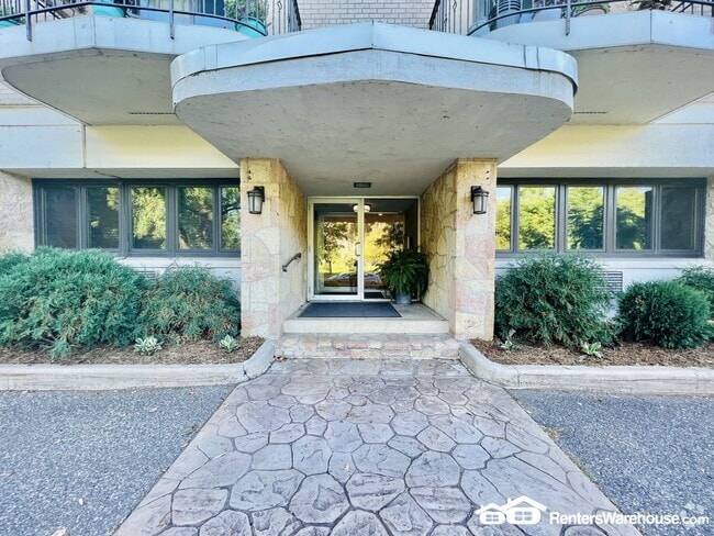 Building Photo - 2928 Dean Pkwy Rental