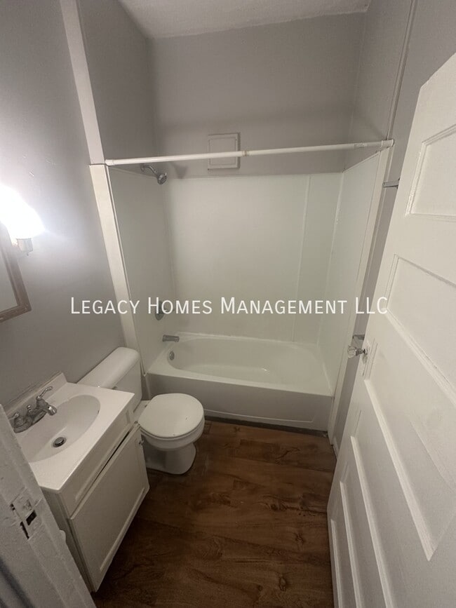 Photo - 620-622 W 6th St-620 Unit 620