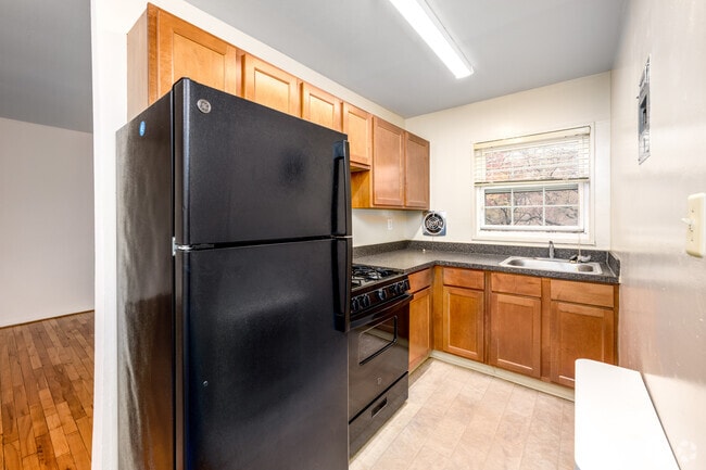 1BR, 1BA - 482SF - Kitchen