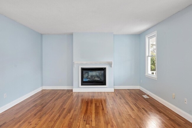 Photo - 29 Lamplighter Ln