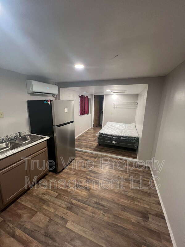 Photo - 1202 Division Ave Unidad 2