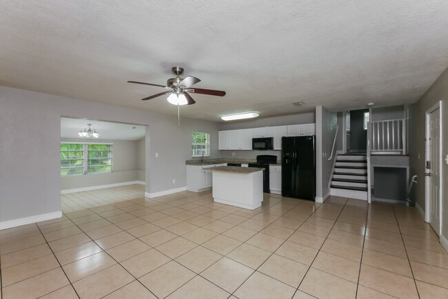 Photo - 20255 NE 12th Ave