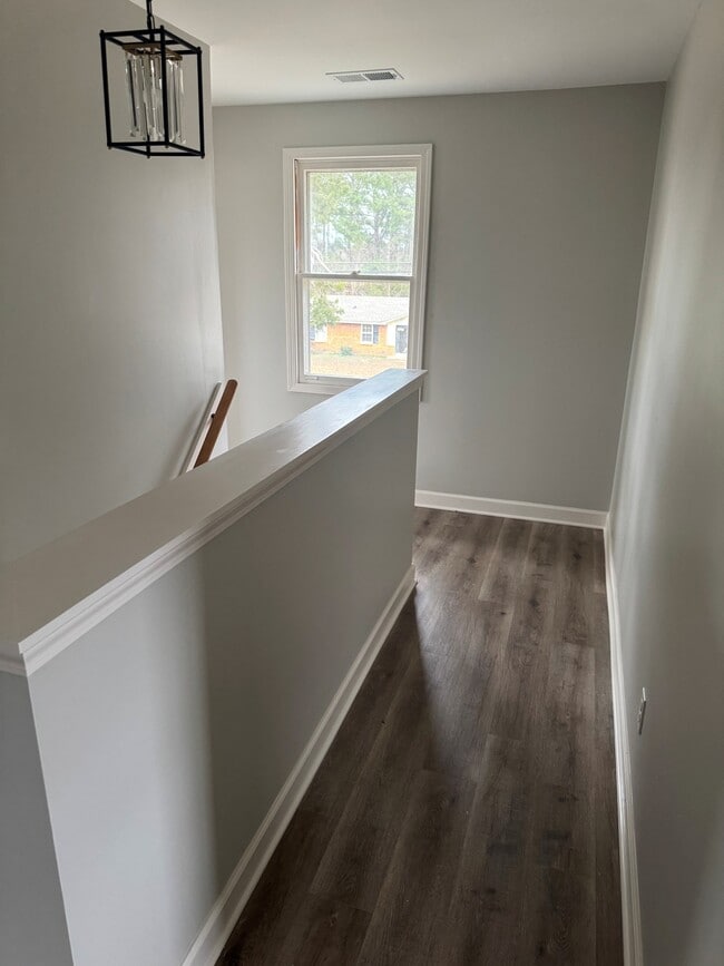 Photo - 205 Lakeview Rd