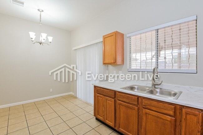 Photo - 149 W Lee St